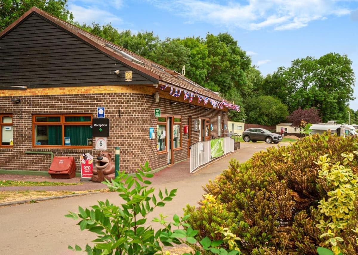 Hotel Lee Valley Sewardstone Enfield Exterior foto